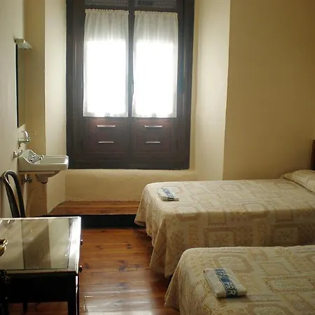 Hostal Paris-2