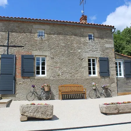 Chambres d'hôtes Logis Charrier Le Petit Bignon-2