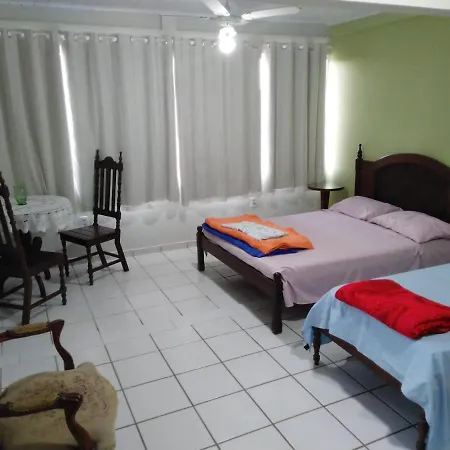 Quartos Em Casa Proxima A Praia-2