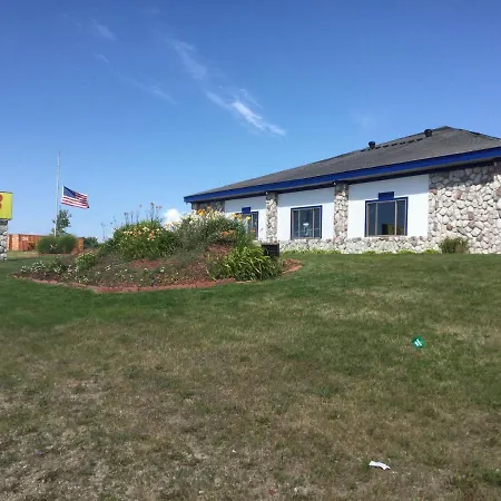 Super 8 By Wyndham Petoskey-3