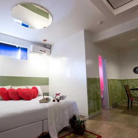 Champagne Motel-2