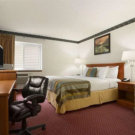 Days Inn By Wyndham Middletown-3