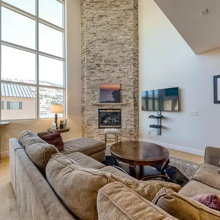 2Br Mountain View With Fireplace, Balcony, W And D-2