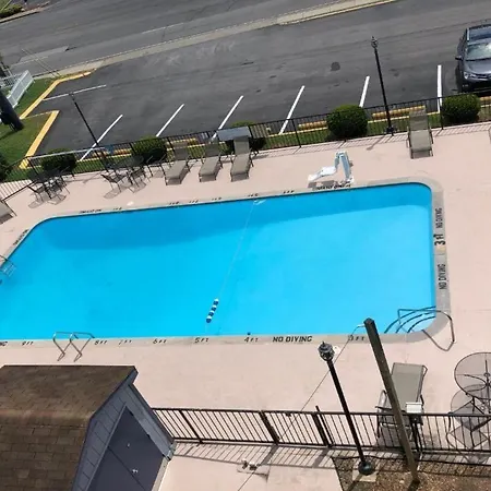 Super 8 By Wyndham Nashville Downtown-3