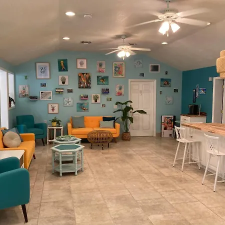 3Gulls Inn Ozona-Boutique Hotel-Steps From Restaurants & Brewery-Swimspa Pool-Pet Friendly-3