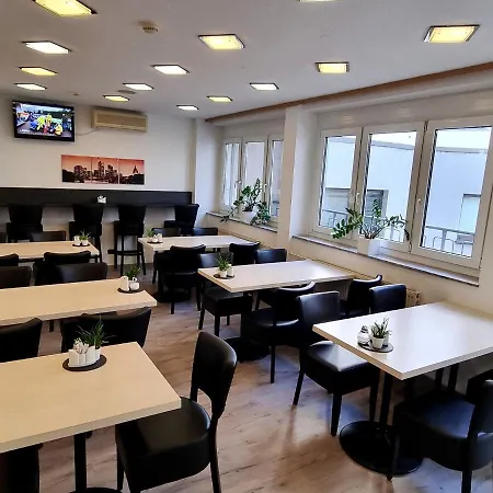 Adler Hotel Frankfurt-3