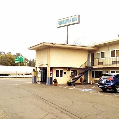 Parkway Inn-2
