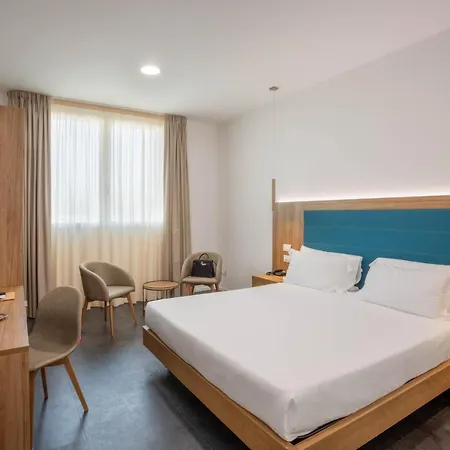 V Hotel-3
