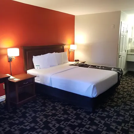 Ramada By Wyndham Oceanside-2