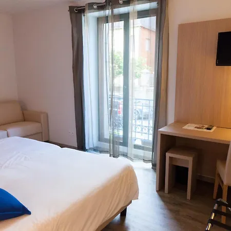Hotel De La Gare-2