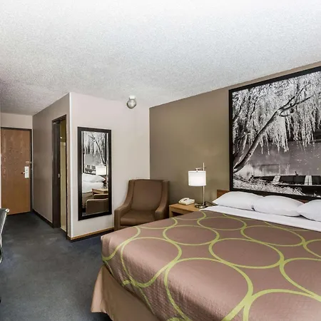 Super 8 By Wyndham Hays Ks-2