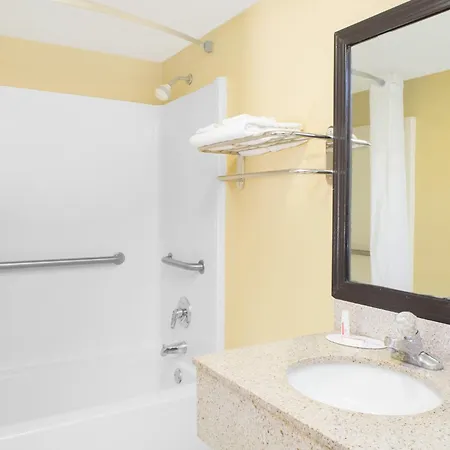Days Inn By Wyndham Andalusia-3