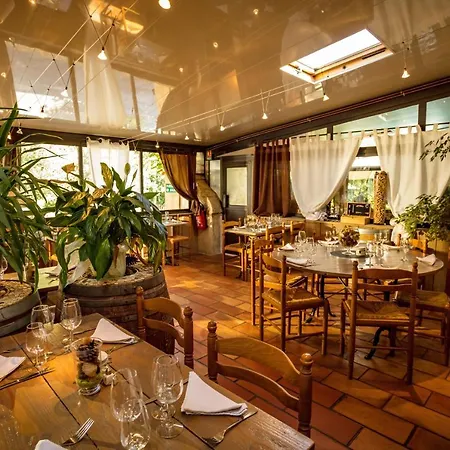 LOGIS HOTEL RESTAURANT L' Auberge d'Uzes-3