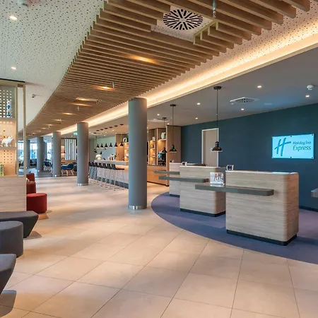 Holiday Inn Express Düsseldorf - Hauptbahnhof, an IHG Hotel-3
