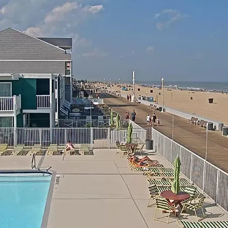Fish Tales Boardwalk Inn & Ocean Mecca Motel-2