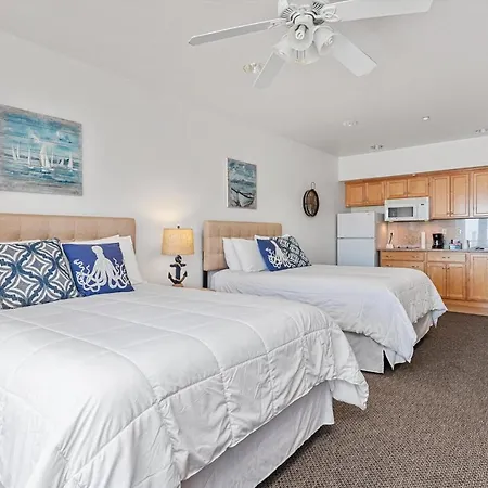 Beach House Inn & Suites-2