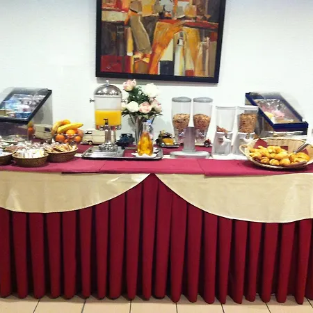 Comfort Hotel Poissy Technoparc-3