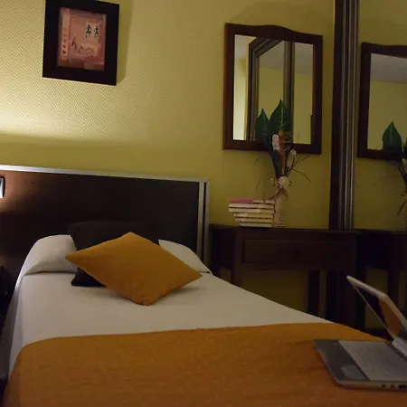 Hotel Complutense-3
