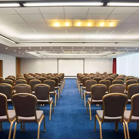 Ramada Encore By Wyndham Geneva-3