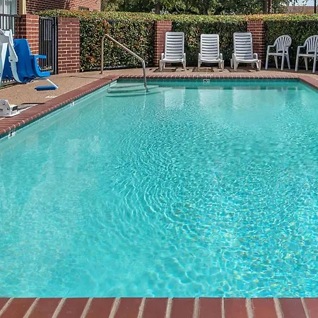 Days Inn & Suites By Wyndham Dallas-3