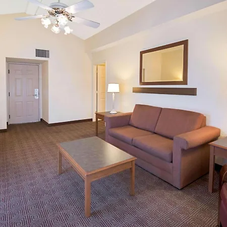 La Quinta Inn By Wyndham San Antonio Market Square-3