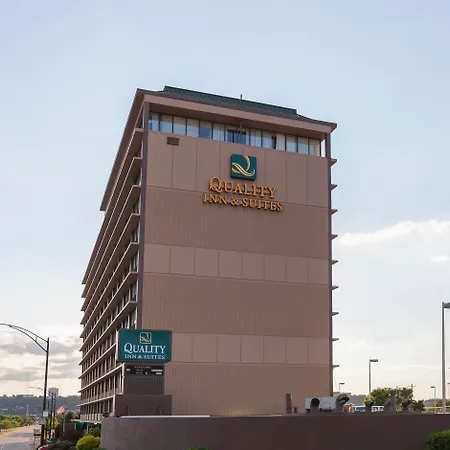 Quality Inn & Suites Cincinnati Downtown Area-3