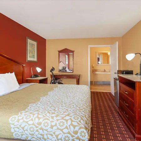 Days Inn By Wyndham Columbia-3