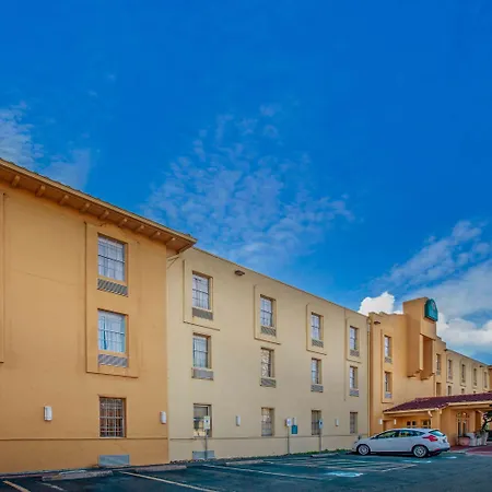 La Quinta Inn By Wyndham Houston Greenway Plaza Medical Area-2