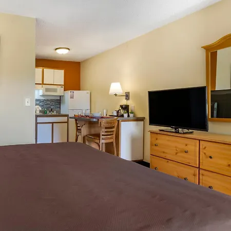 Suburban Studios Albuquerque Uptown-3