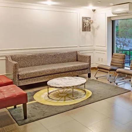 Ramada By Wyndham Staten Island-2