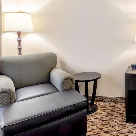 Holiday Inn Milwaukee Airport By Ihg-2