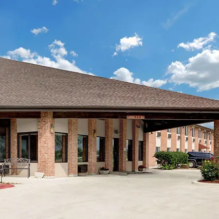 Baymont Inn & Suites San Marcos-2