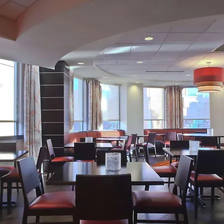 Hampton Inn & Suites Columbus-Downtown, Ohio-3