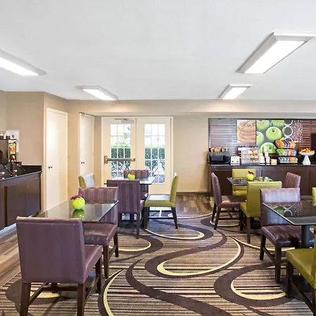 La Quinta Inn By Wyndham San Marcos-3