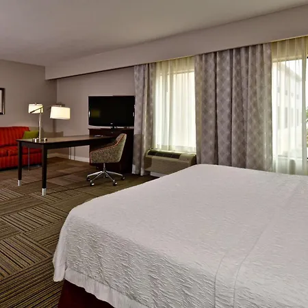 Hampton Inn & Suites Fredericksburg-2