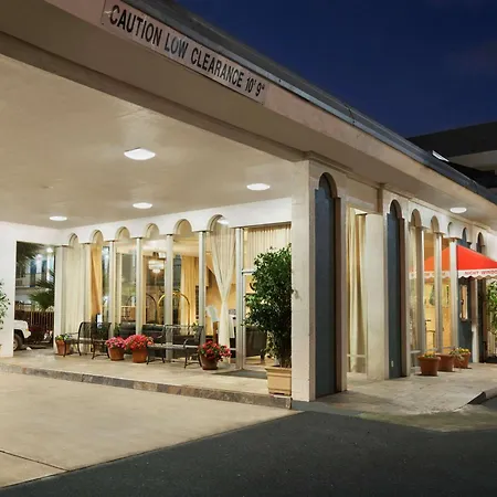 Travelodge By Wyndham Bakersfield-3