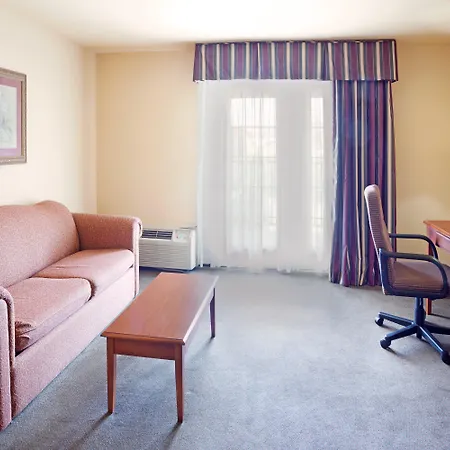 Holiday Inn Express & Suites Kerrville-3