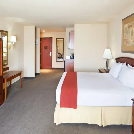 Holiday Inn Express & Suites Kerrville-2