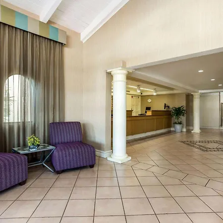 La Quinta Inn Tampa Airport Stadium Westshore-3