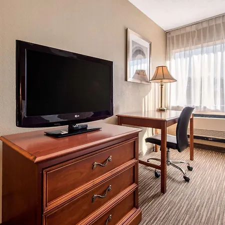 Quality Inn & Suites New Castle-3