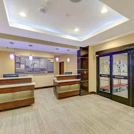 Holiday Inn Express Carrizo Springs-2