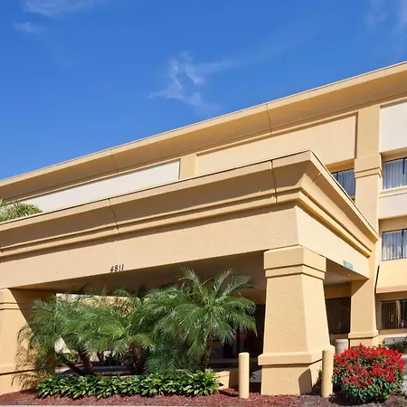 La Quinta By Wyndham Tampa Fairgrounds - Casino-3