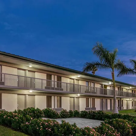 Ramada By Wyndham Sarasota Waterfront-3