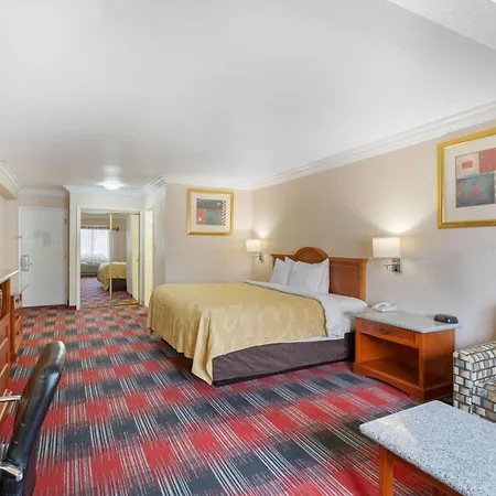 Quality Inn & Suites Oceanside Near Camp Pendleton-2