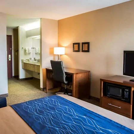 Comfort Inn Crystal Lake - Algonquin-2