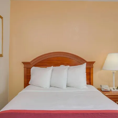 Days Inn By Wyndham Asheville West-3
