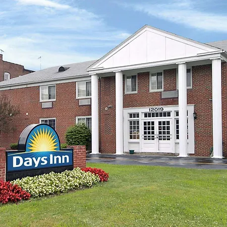 Days Inn By Wyndham Cleveland Lakewood-3