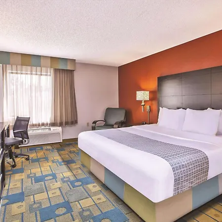 La Quinta Inn By Wyndham Toledo Perrysburg-2