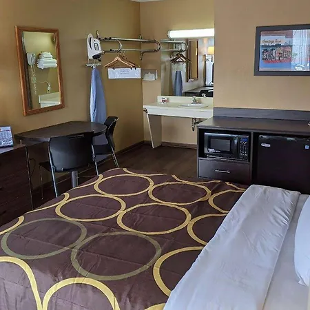 Super 8 By Wyndham Sandusky-2