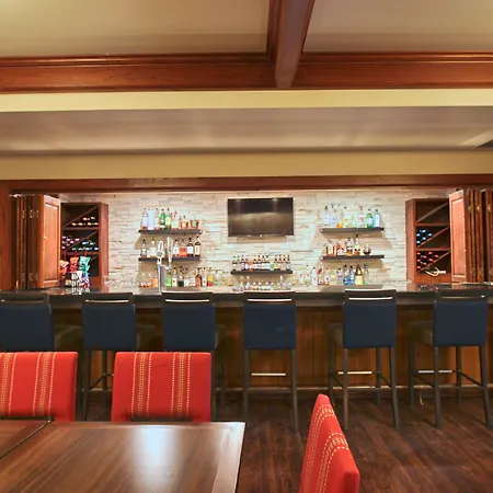 Comfort Suites Milwaukee Airport-2